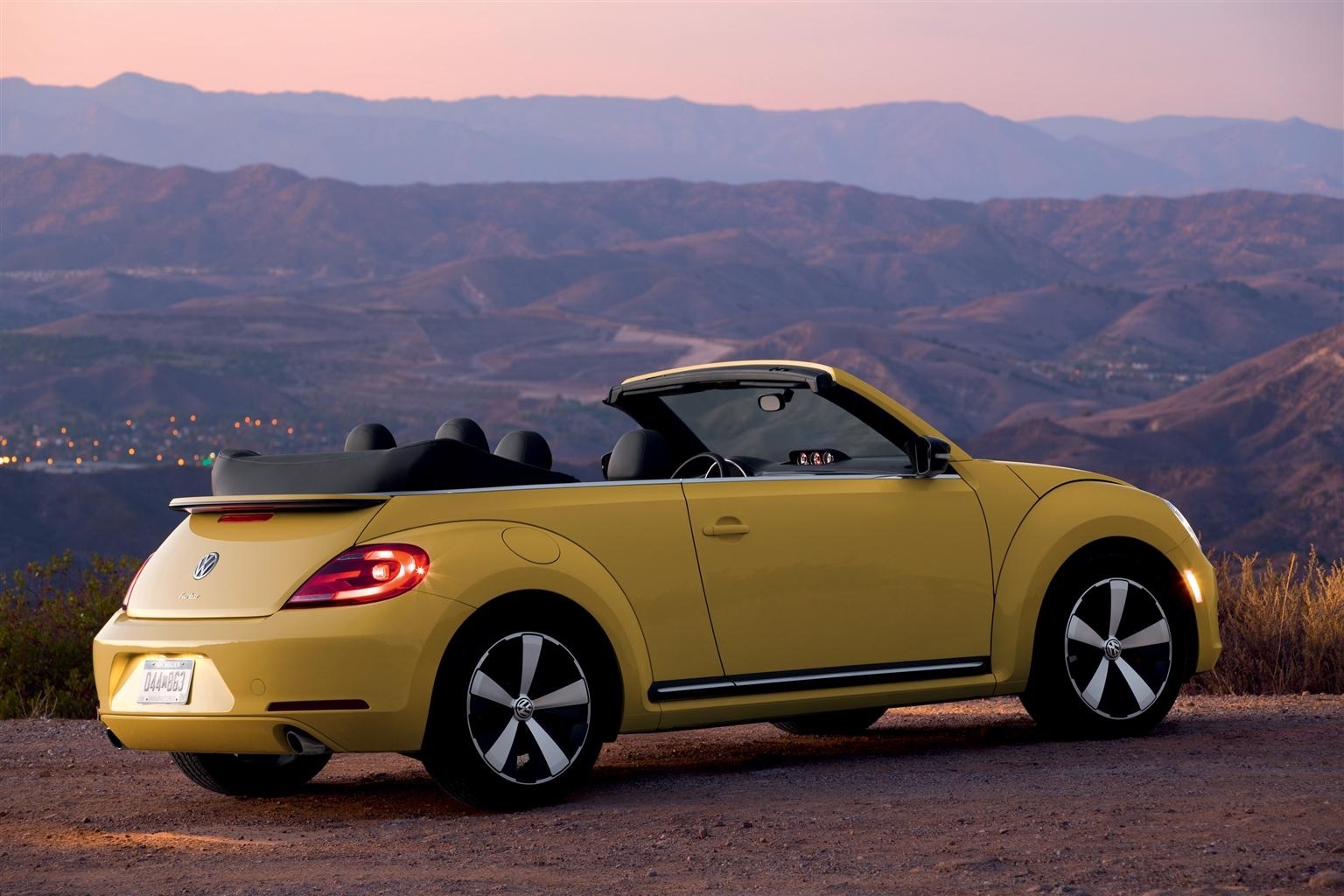 Salone di Los Angeles 2012: il nuovo Maggiolino Cabriolet