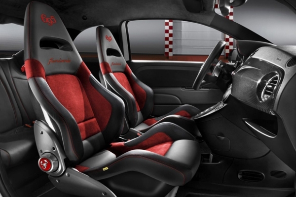 Volkswagen Golf 7 e Abarth 695 “Fuoriserie” vestono Alcantara