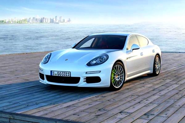 Nuova Porsche Panamera 2013