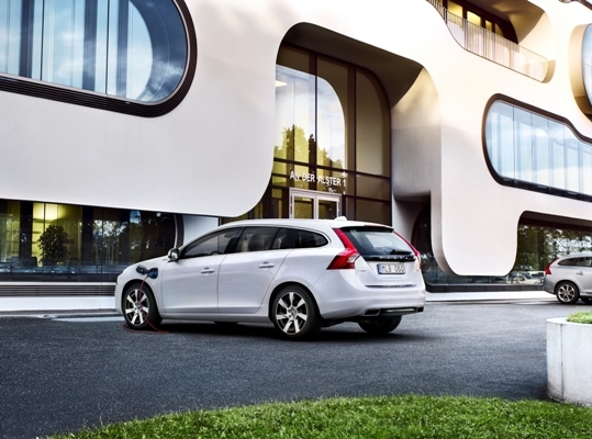 Volvo V60 Diesel Plug-in Hybrid al Company Car Drive