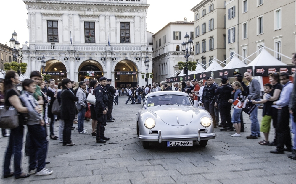 Mille Miglia 2013: Hans-Joachim Stuck partecipa alla guida della Porsche 356