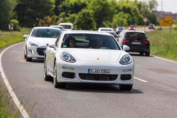 Panamera S E-Hybrid: 4,4 l/100 km nei test drive