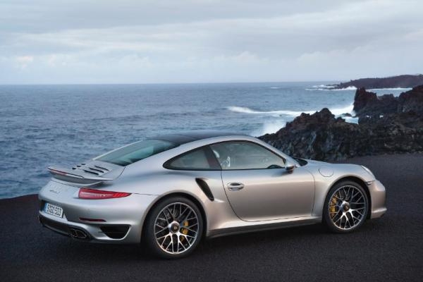 Foto – Nuova Porsche 911 Turbo S