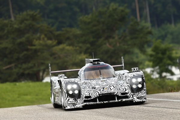 Porsche LMP1, completato con successo il roll-out del nuovo prototipo sportivo