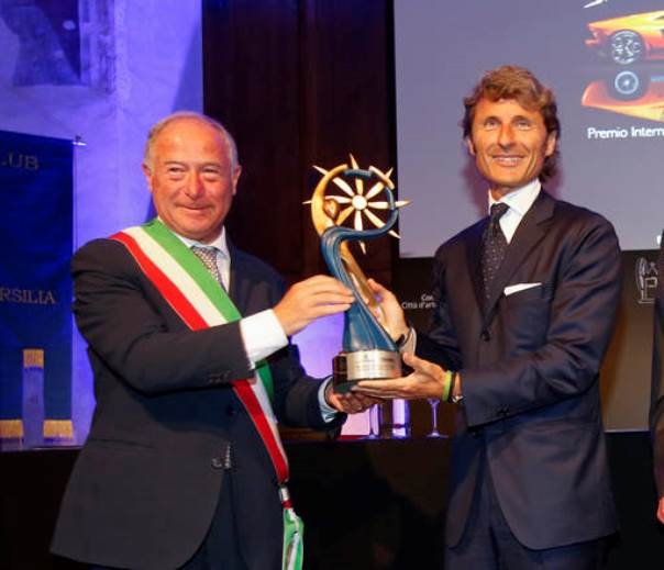 Lamborghini riceve il “Premio Internazionale BARSANTI e MATTEUCCI