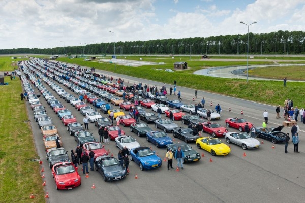 Mazda MX-5: un evento da Guinness World Records