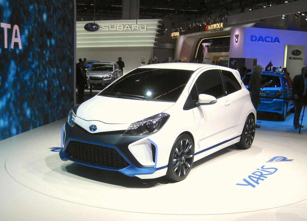 LIVE – TOYOTA YARIS HYBRID – R: DEBUTTA AL SALONE DI FRANCOFORTE 2013