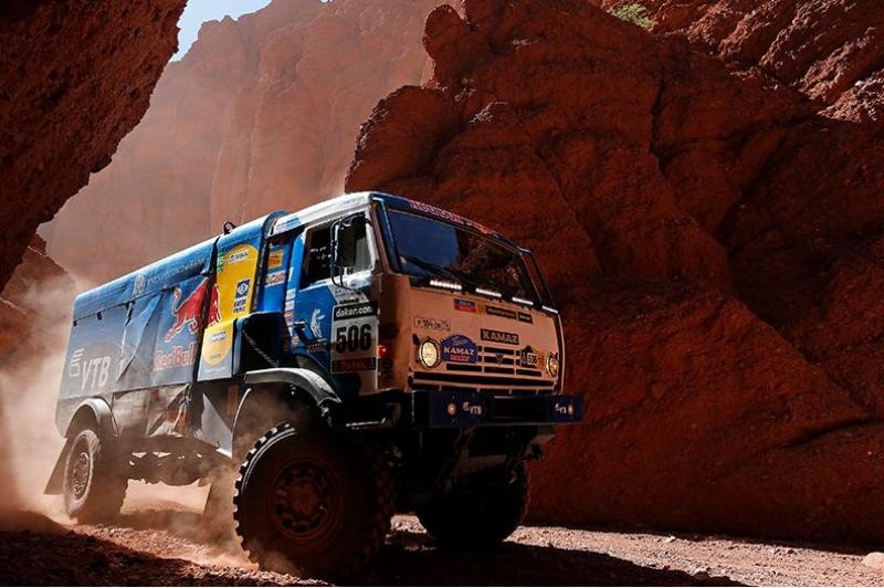 Dakar 2014: Vince Karginov, De Rooy al secondo posto e tre i veicoli Iveco nella top ten