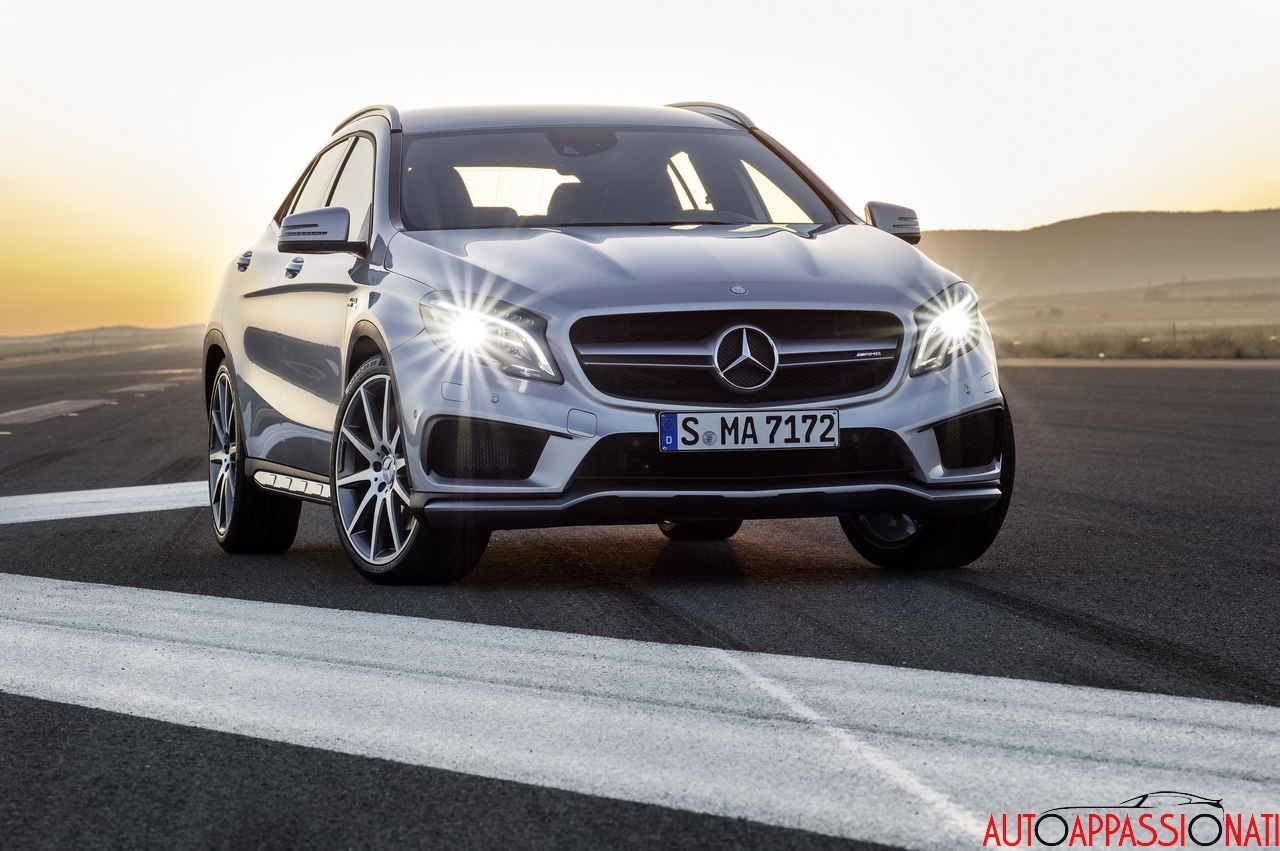 Nuova Mercedes-Benz GLA 45 AMG