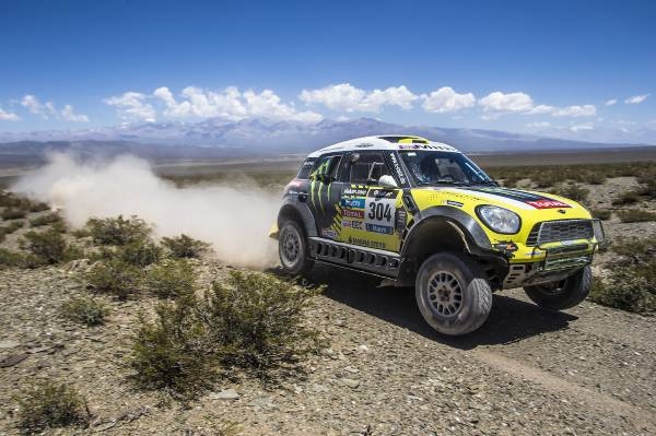 Joan “Nani” Roma vince il Rally Dakar 2014. Tre auto MINI ALL4 Racing sul podio.