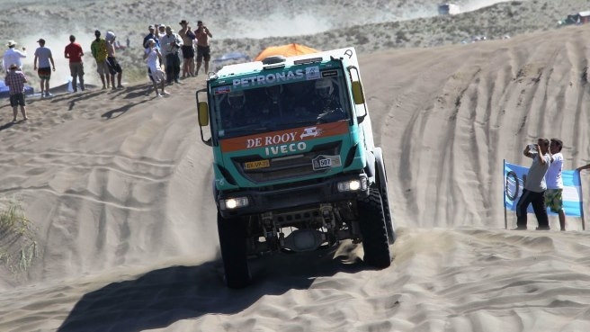 Dakar 2014: Gerard de Rooy a bordo dell’Iveco Powerstar in testa alla classifica