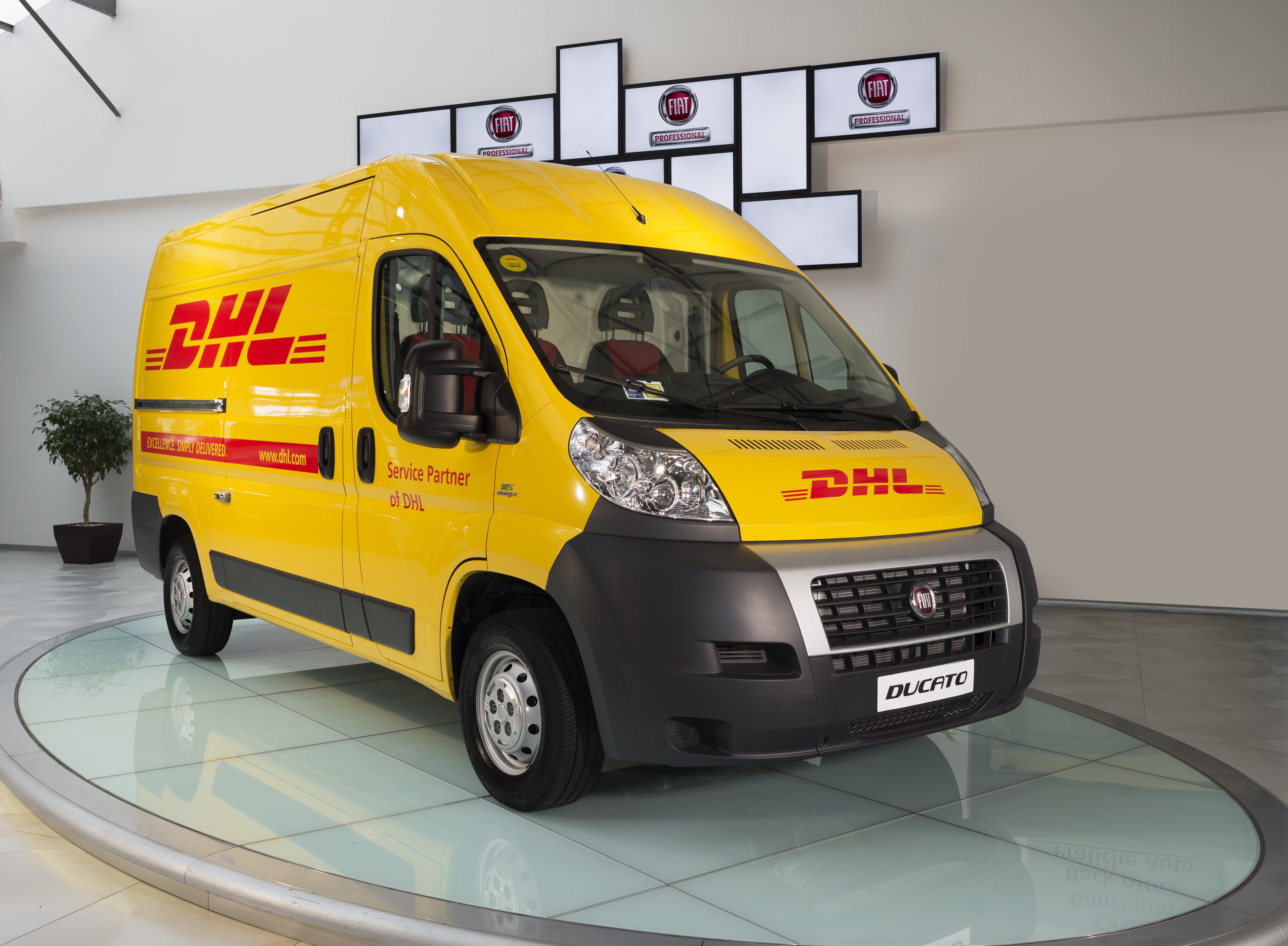 Fiat Professional e DHL Express Italy: Siglato accordo per la fornitura di 820 Ducato