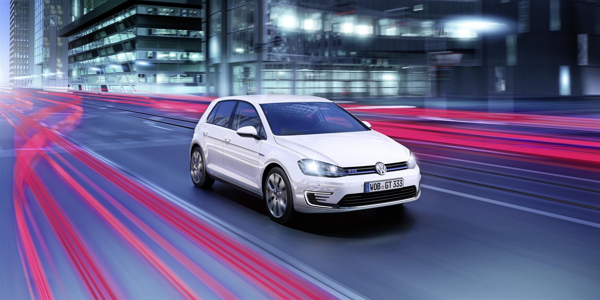 Volkswagen presenta la Golf GTE con propulsione ibrida plug-in