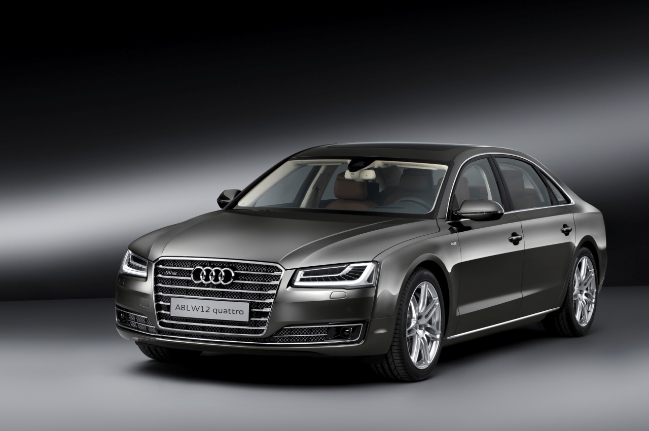 La gamma di Audi A8 si completa: in arrivo Hybrid e Lunga W12