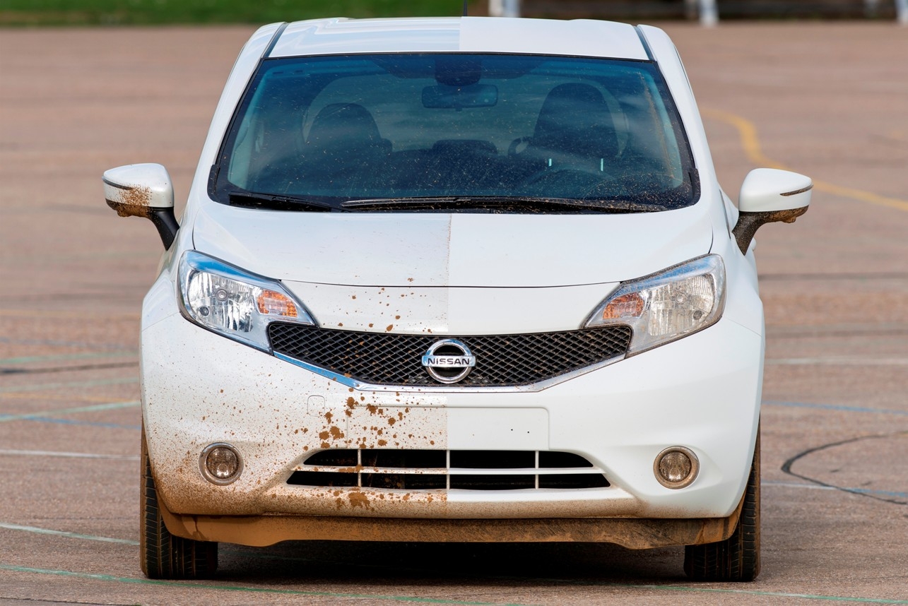 L’auto che non si sporca: Nissan sviluppa il primo prototipo [Video]