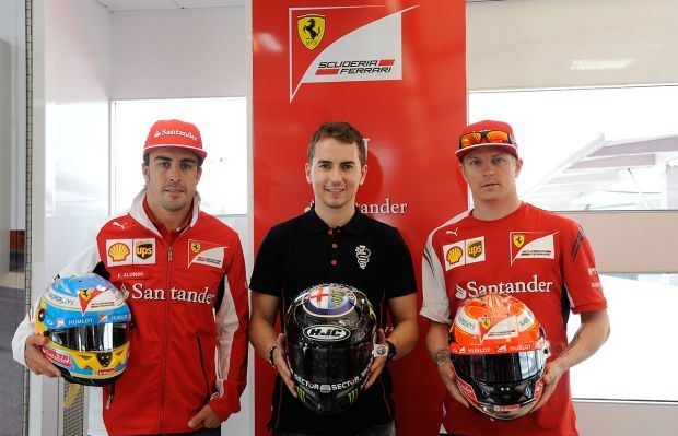 Scambio di caschi tra Jorge Lorenzo e i piloti Ferrari