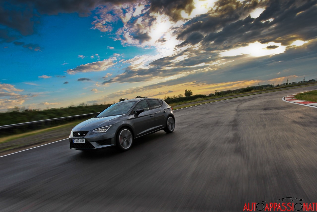 Torino-Martorell: viaggia con noi sulla nuova SEAT Leon Cupra