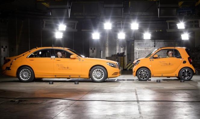 Crash Test: nuova smart fortwo contro Classe S: quando Davide e Golia si scontrano