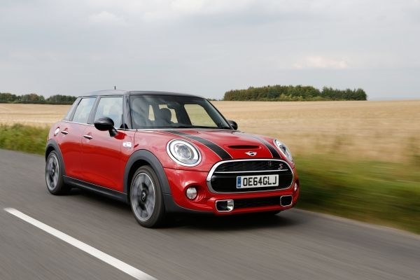 Nuova Mini 5 porte 2015: informazioni ufficiali