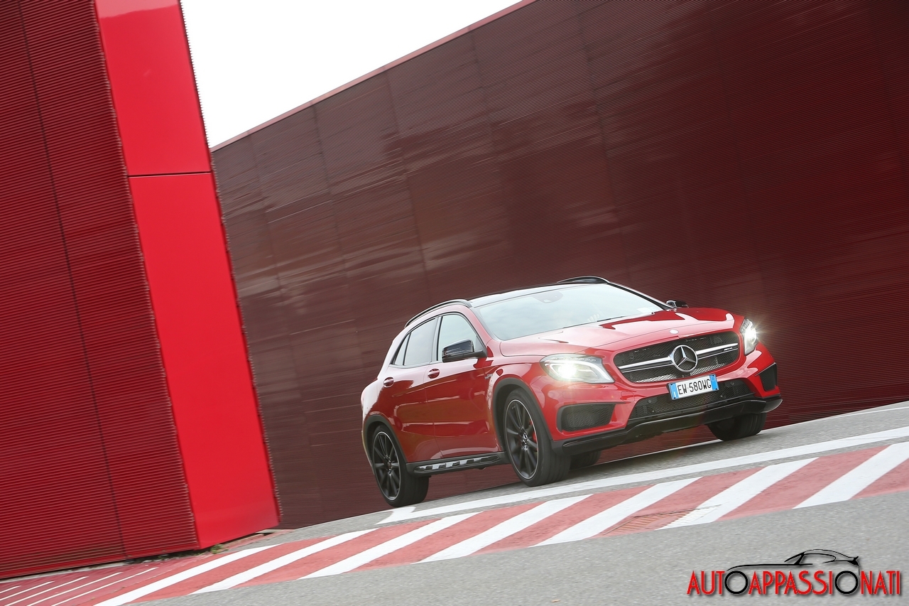 Mercedes-Benz GLA 45 AMG: la prova su strada in anteprima