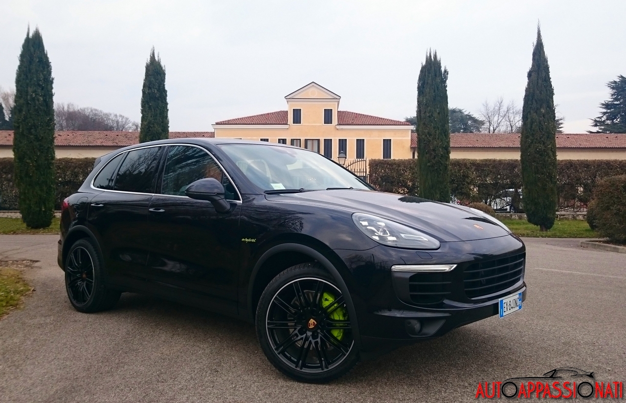 Porsche Cayenne S E-Hybrid: la prova in anteprima