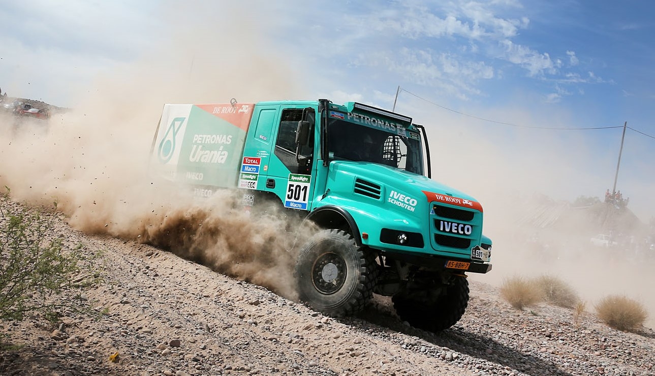 Dakar 2015, terza tappa: Gerard de Rooy al terzo posto dopo una dura gara