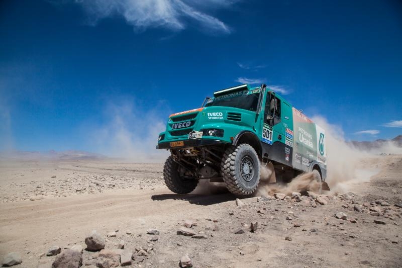 Dakar 2015, ottava tappa: Nikolaev domina, Iveco con de Rooy insegue