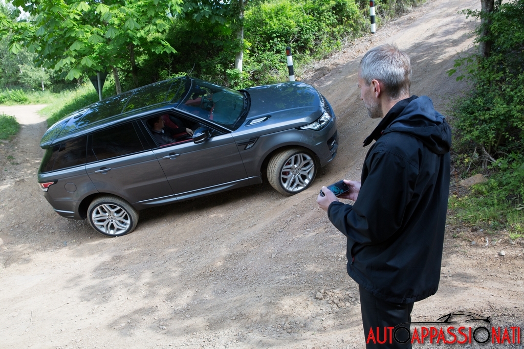 La guida da smartphone by Land Rover