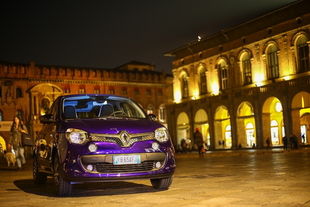 Renault Twingo: nuovo doppia frizione EDC e serie Limitata LOVELY