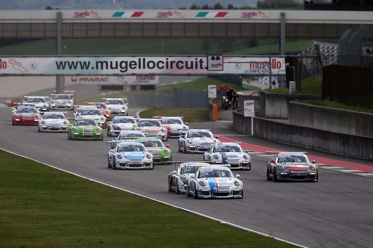 Carrera Cup Italia 2015: al Mugello Agostini conquista il titolo, ma la classifica e’ sub judice