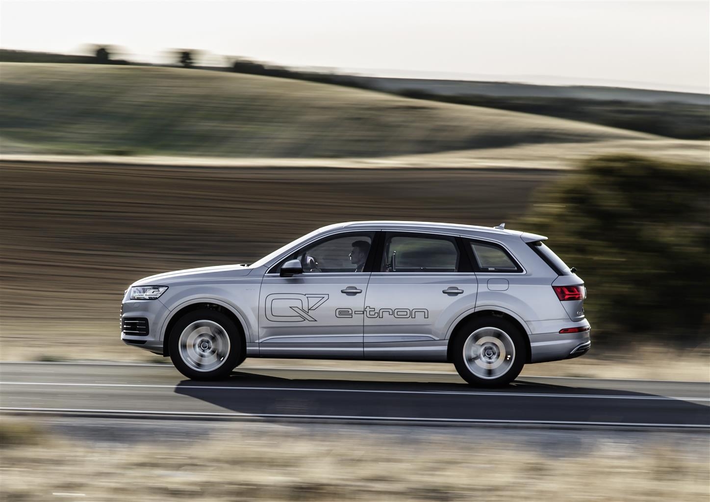 Audi Q7 e-tron 3.0 TDI quattro: il primo SUV ibrido con V6 diesel e 4×4