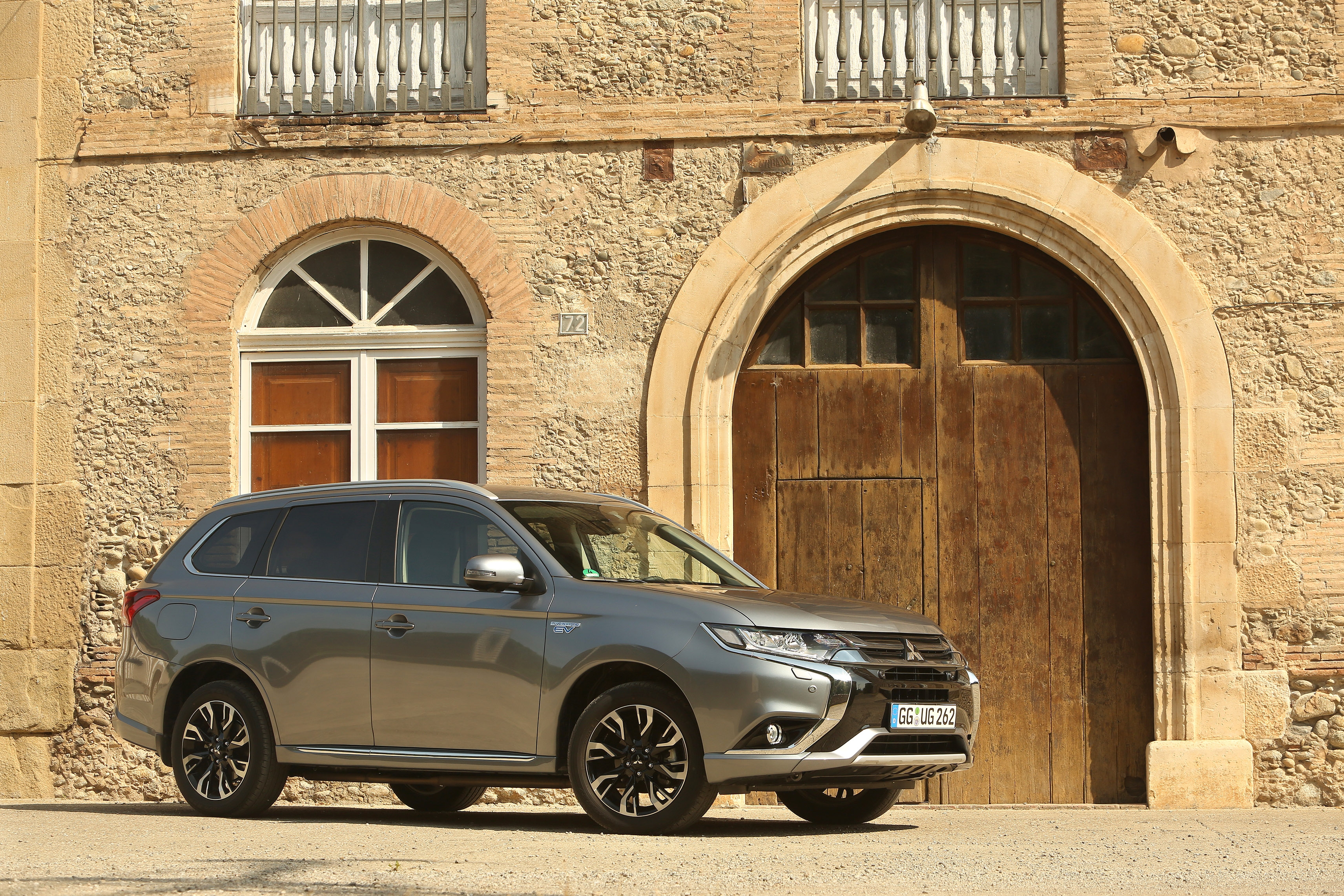 Nuova Mitsubishi Outlander PHEV MY16: tutte le informazioni