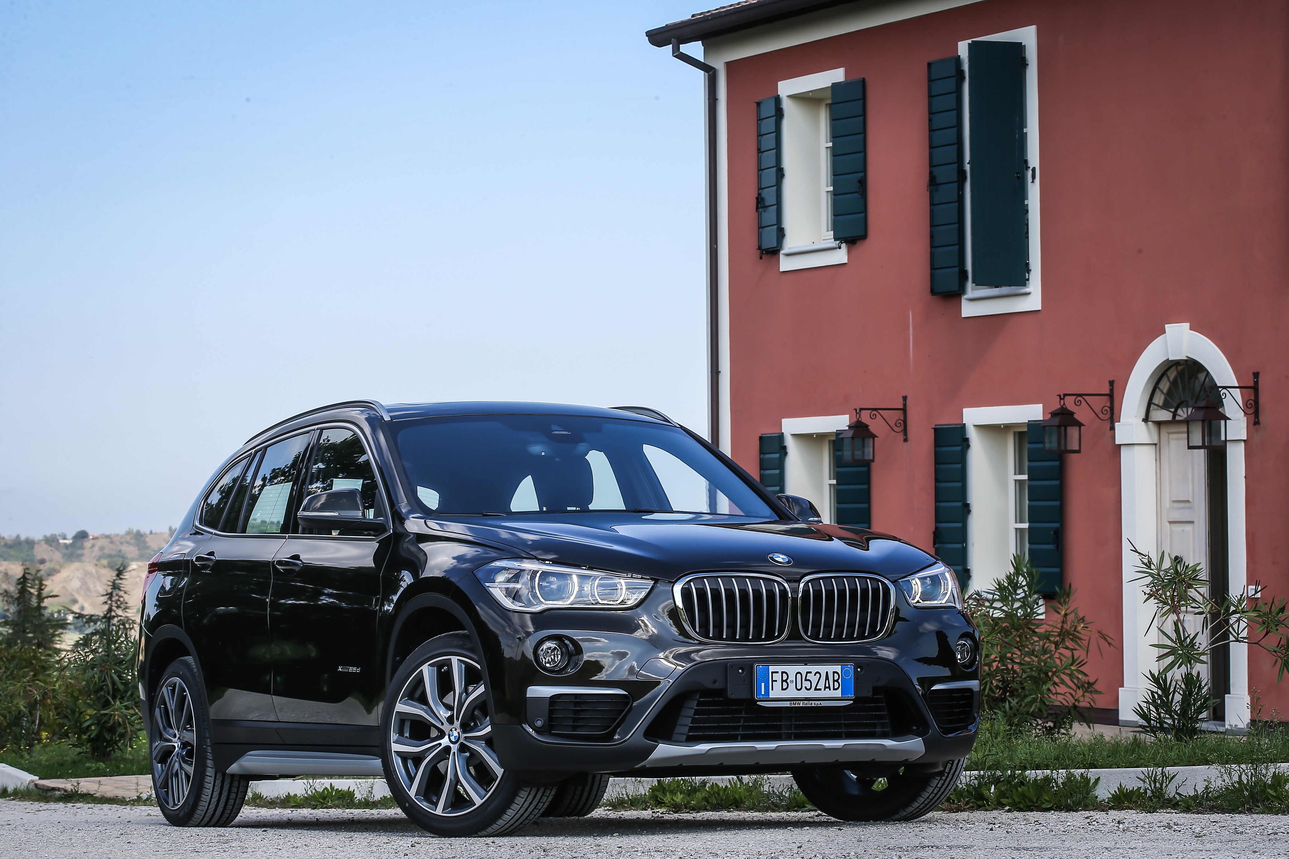 BMW X1 porta il brivido della montagna a Milano dal 7 al 13 dicembre