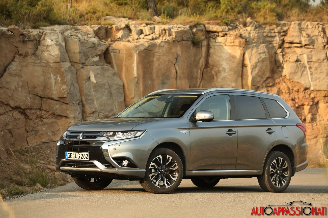 Mitsubishi Outlander PHEV 2016: tutte le novità