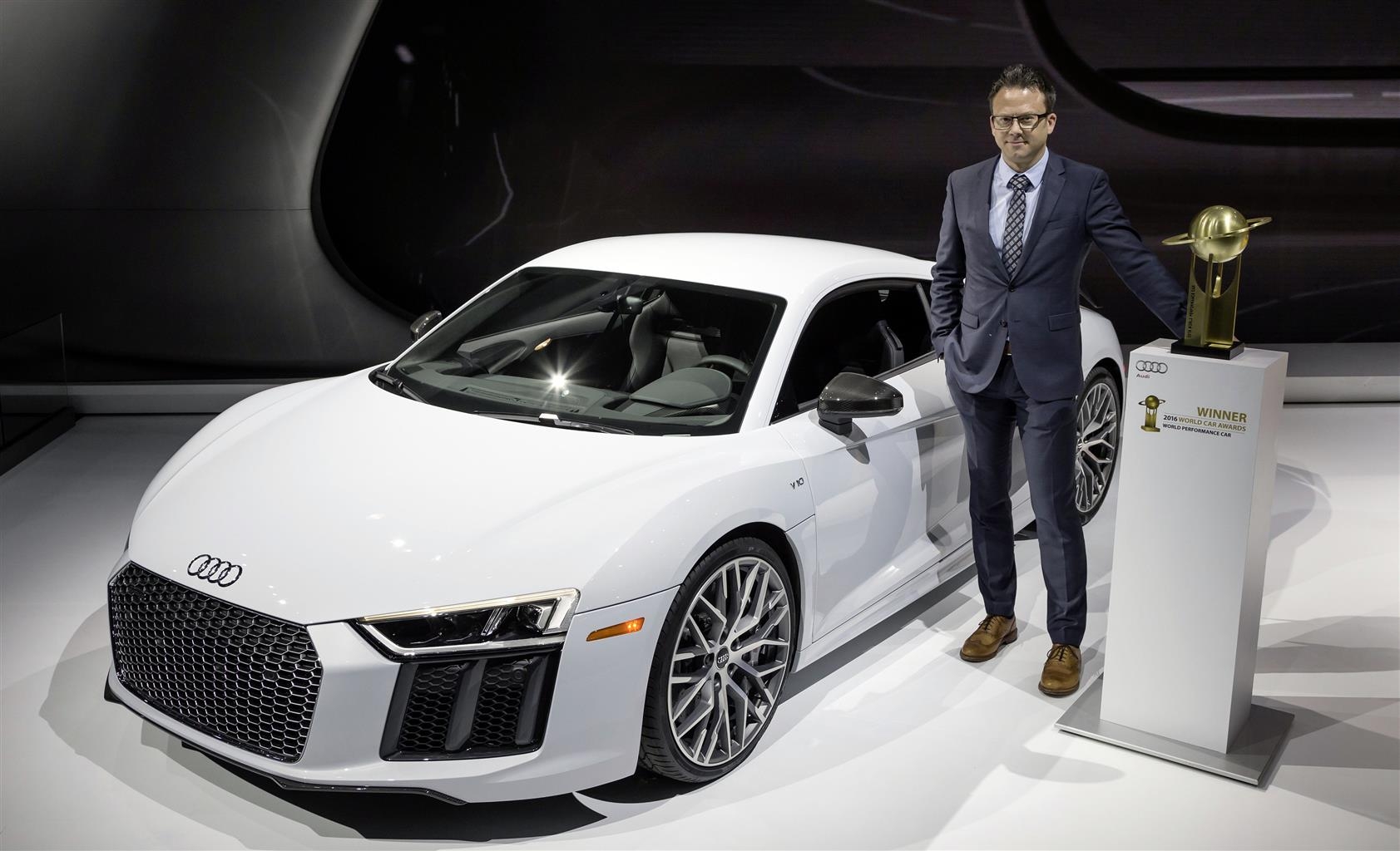 Audi R8 è la “World Performance Car” 2016