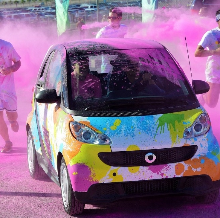 Smart sceglie la Color Run per colorare le città