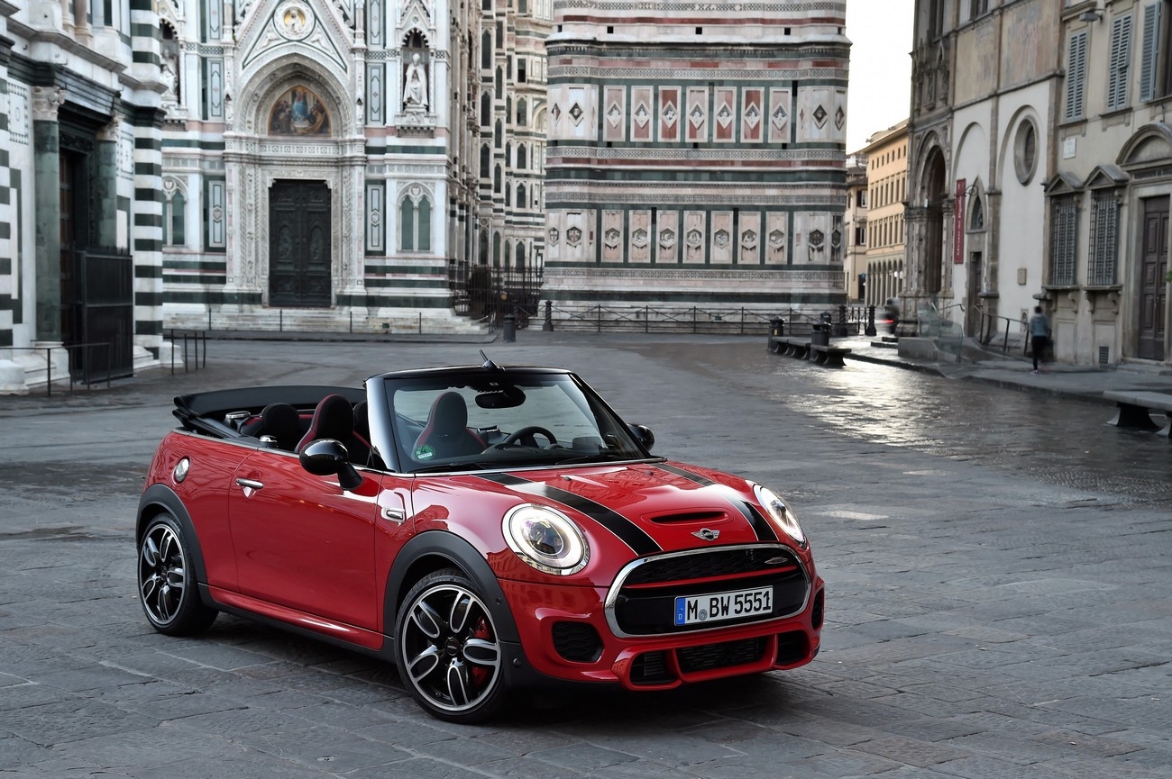 Nuova MINI John Cooper Works Cabrio: divertimento a cielo aperto