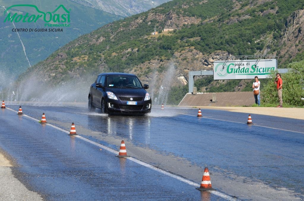 Il Centro di Guida Sicura MOTOROASI premia i giovani neodiplomati