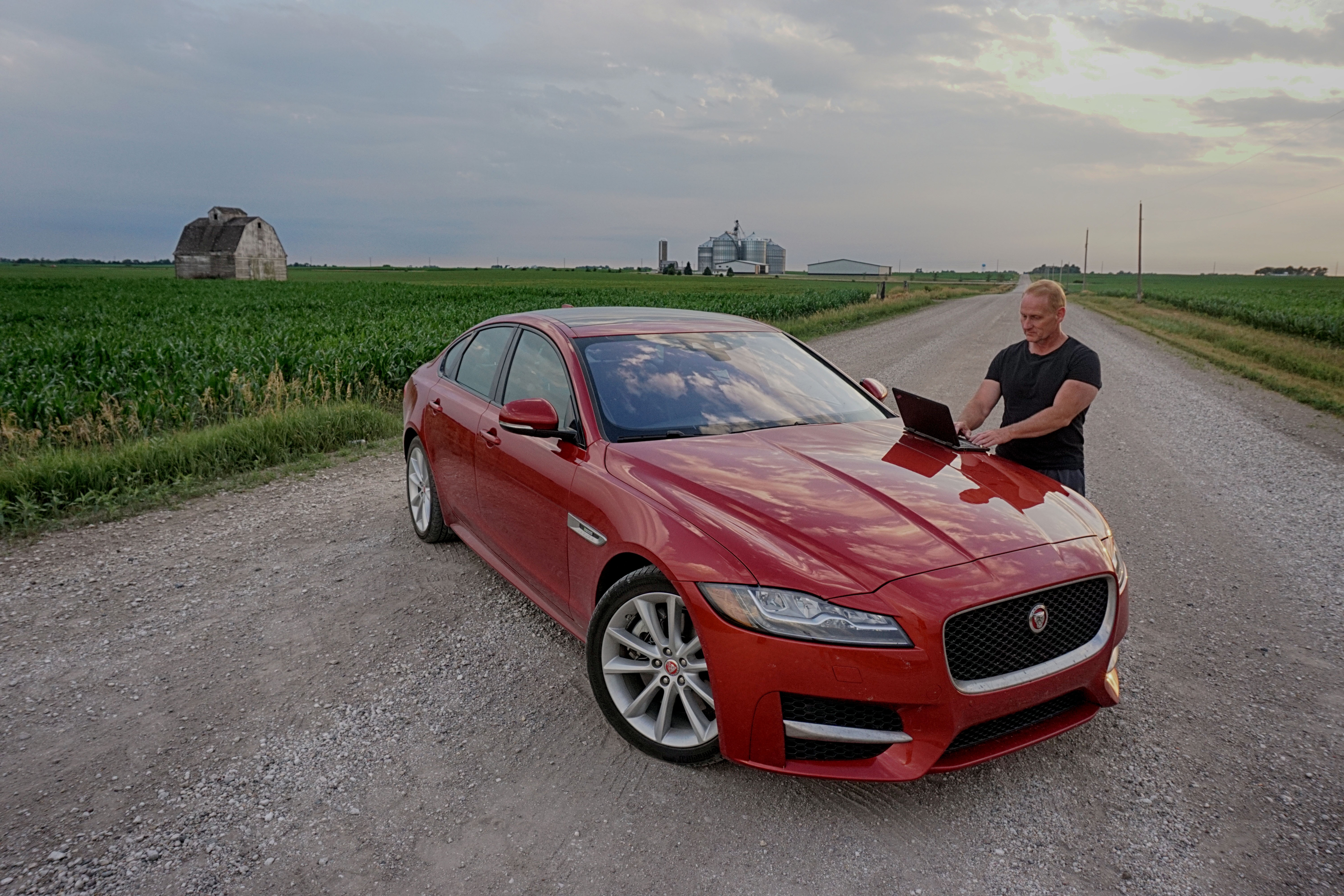 Jaguar XF in prima linea per lo studio dei tornado