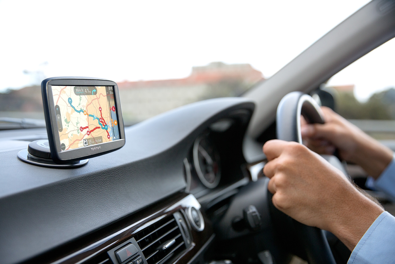 Nuovi TomTom VIA 52 e 62: i navigatori connessi con lo smartphone