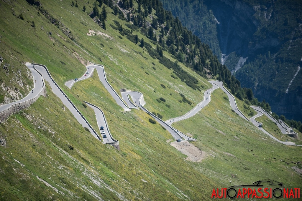 Passi alpini chiusi o aperti alle auto?