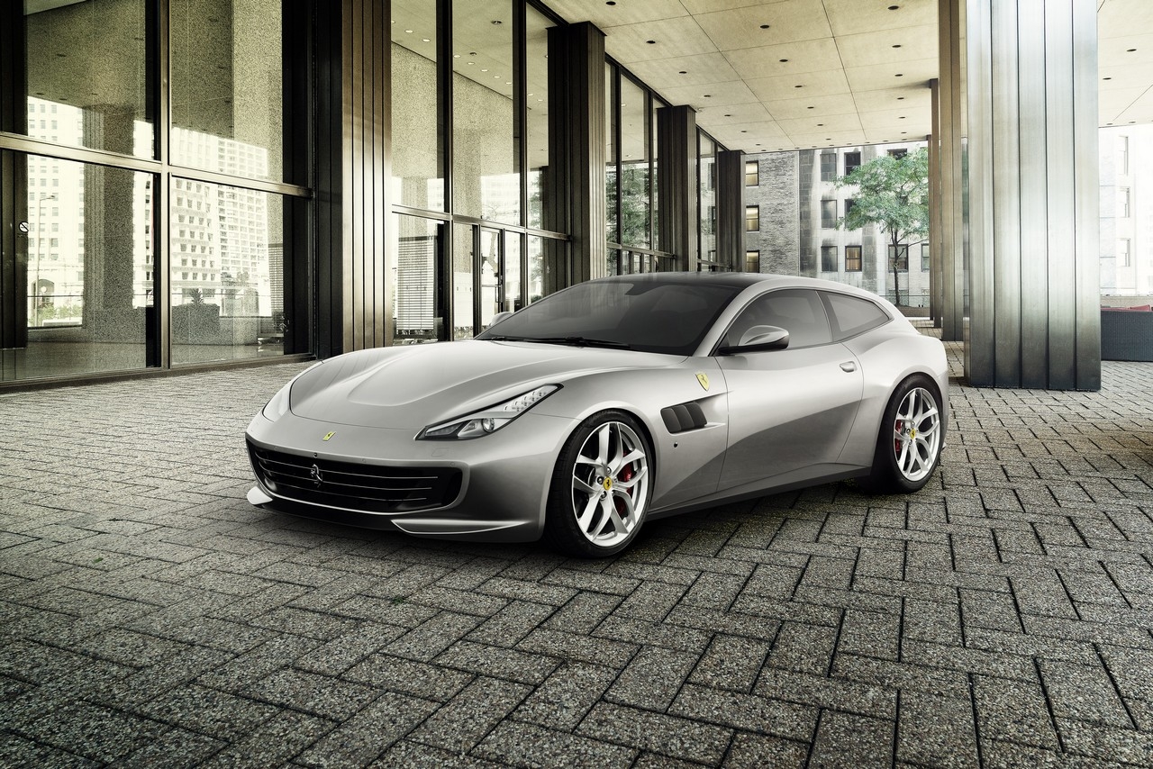 Ferrari presenta a Parigi la GTC4Lusso T: il lusso ora ha il turbo