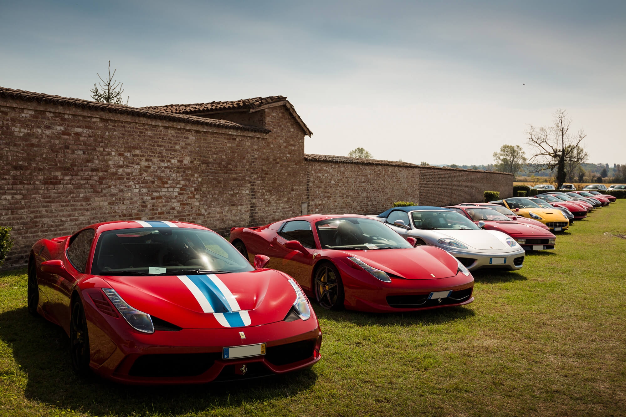 Cars and Coffee: tanto pubblico nella dimora degli aeroplani