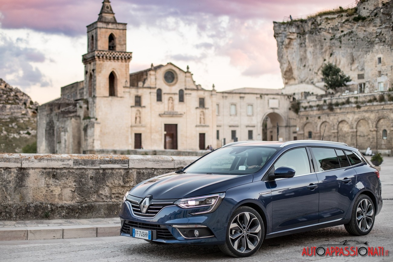 Nuova Renault Megane Sporter | Prova su strada in anteprima