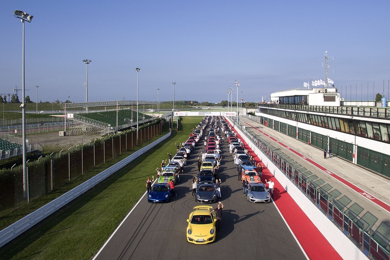 Tanti appassionati alla seconda edizione del Porsche Festival a Misano