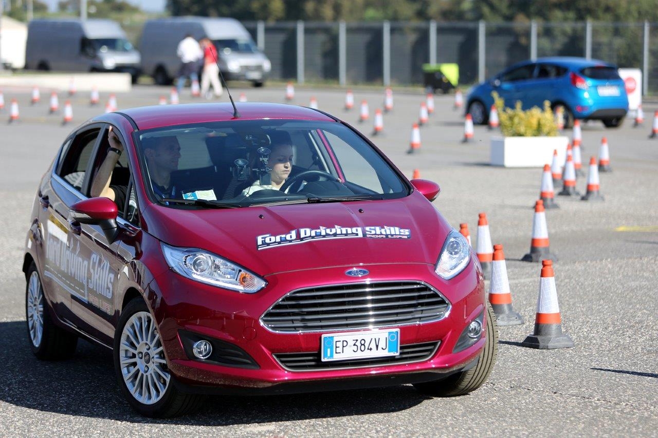 Ford organizza corsi di guida gratuiti per studenti universitari