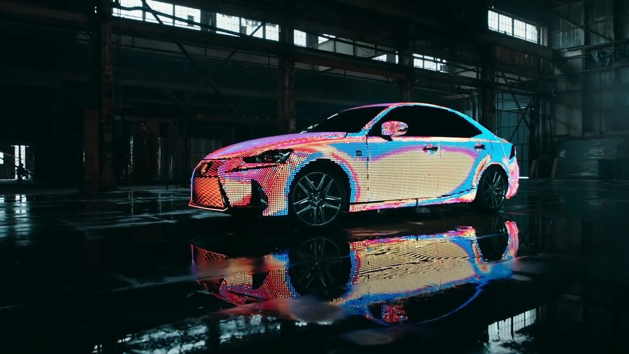 Lexus stupisce con la IS ricoperta di LED [VIDEO]