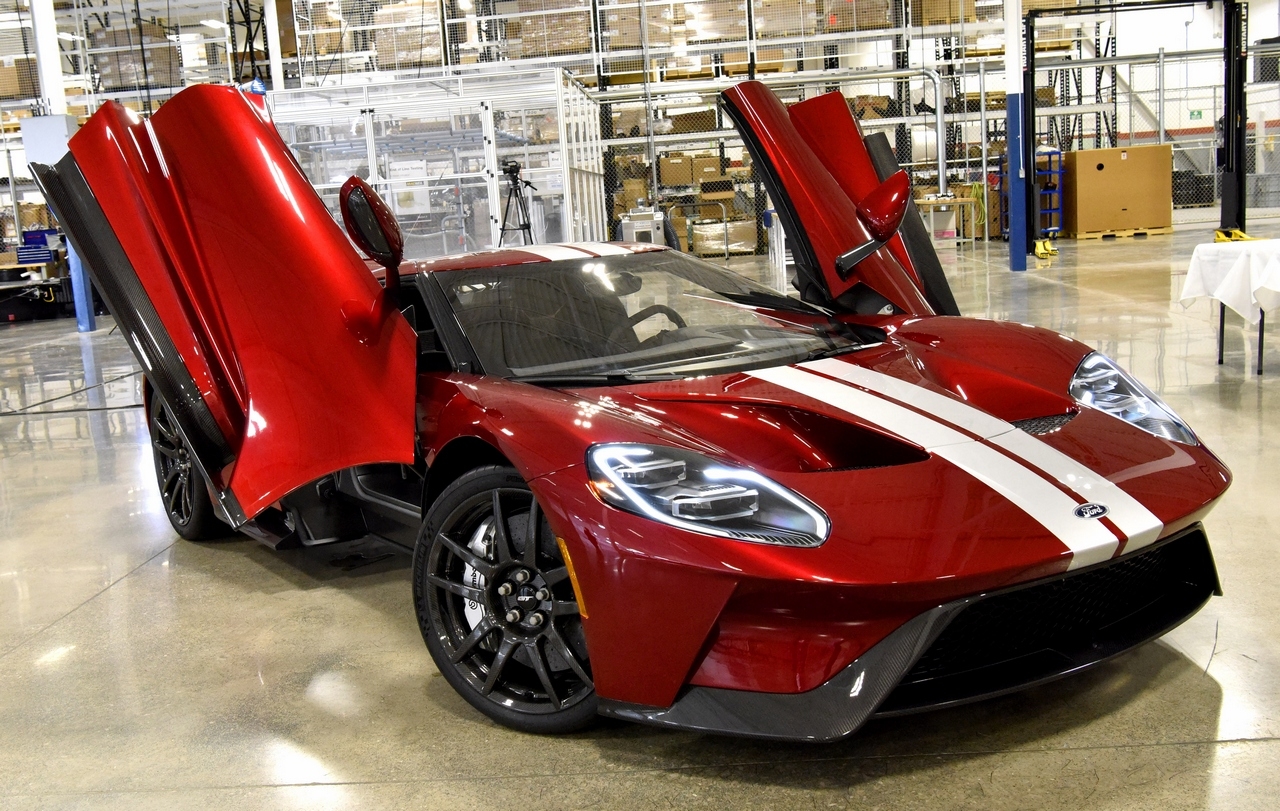 Le prime Ford GT escono dalla linea di produzione