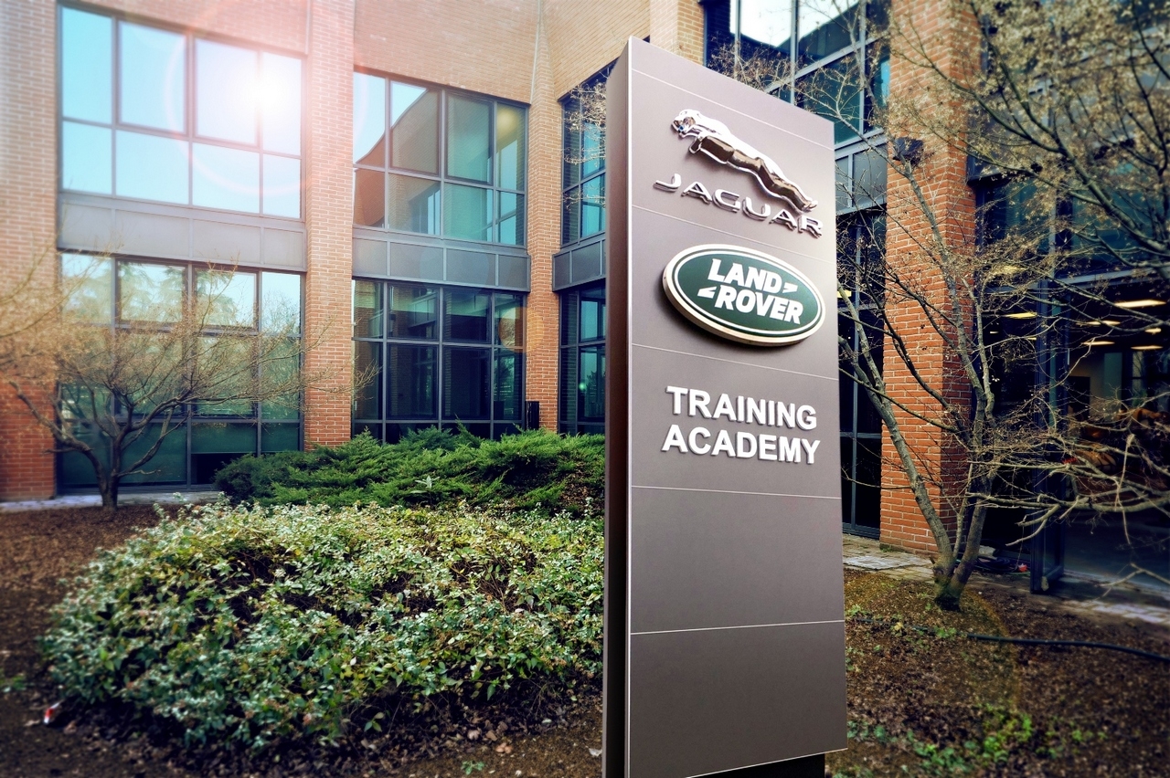 Inaugurata a Bologna la Jaguar Land Rover Training Academy