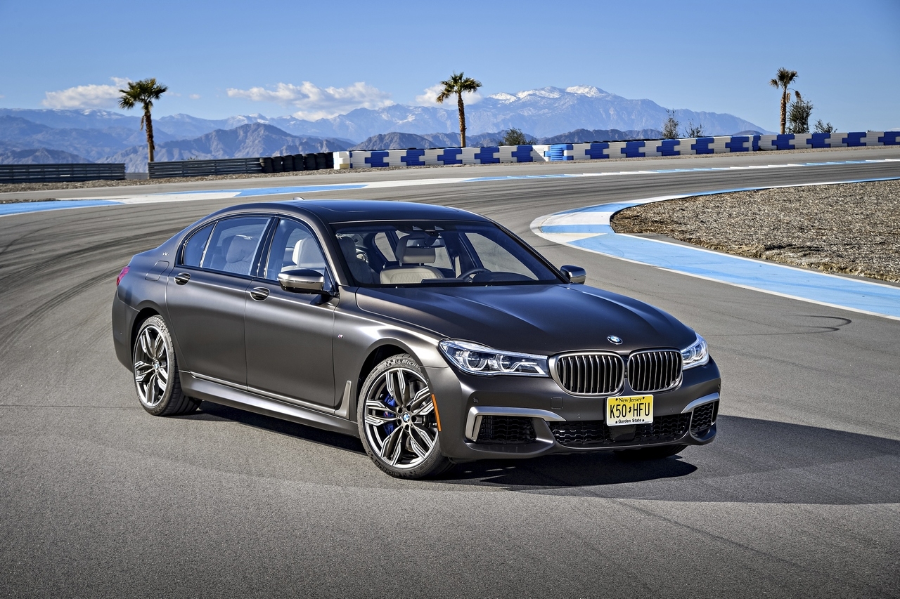 BMW M760Li xDrive: la potenza non rinuncia al lusso